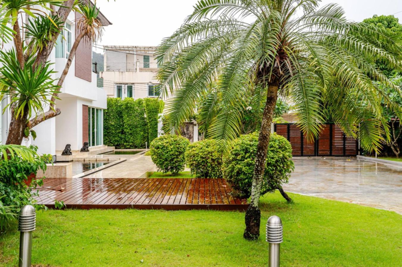 Kyerra 88-16 An Exquisite Mansion With Eclectic Interiors