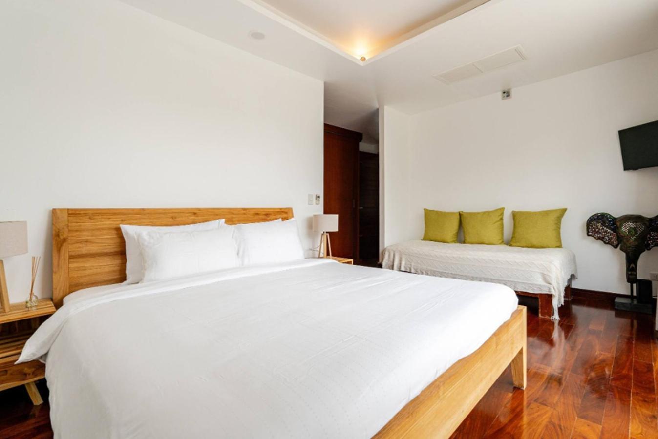 Vila Kyerra 88-16 An Exquisite Mansion With Eclectic Interiors