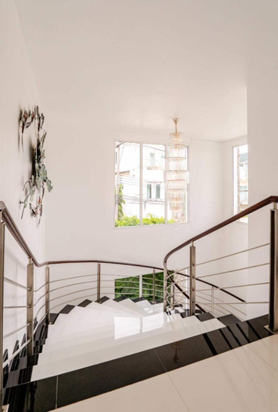 Kyerra 88-16 An Exquisite Mansion With Eclectic Interiors Vila *