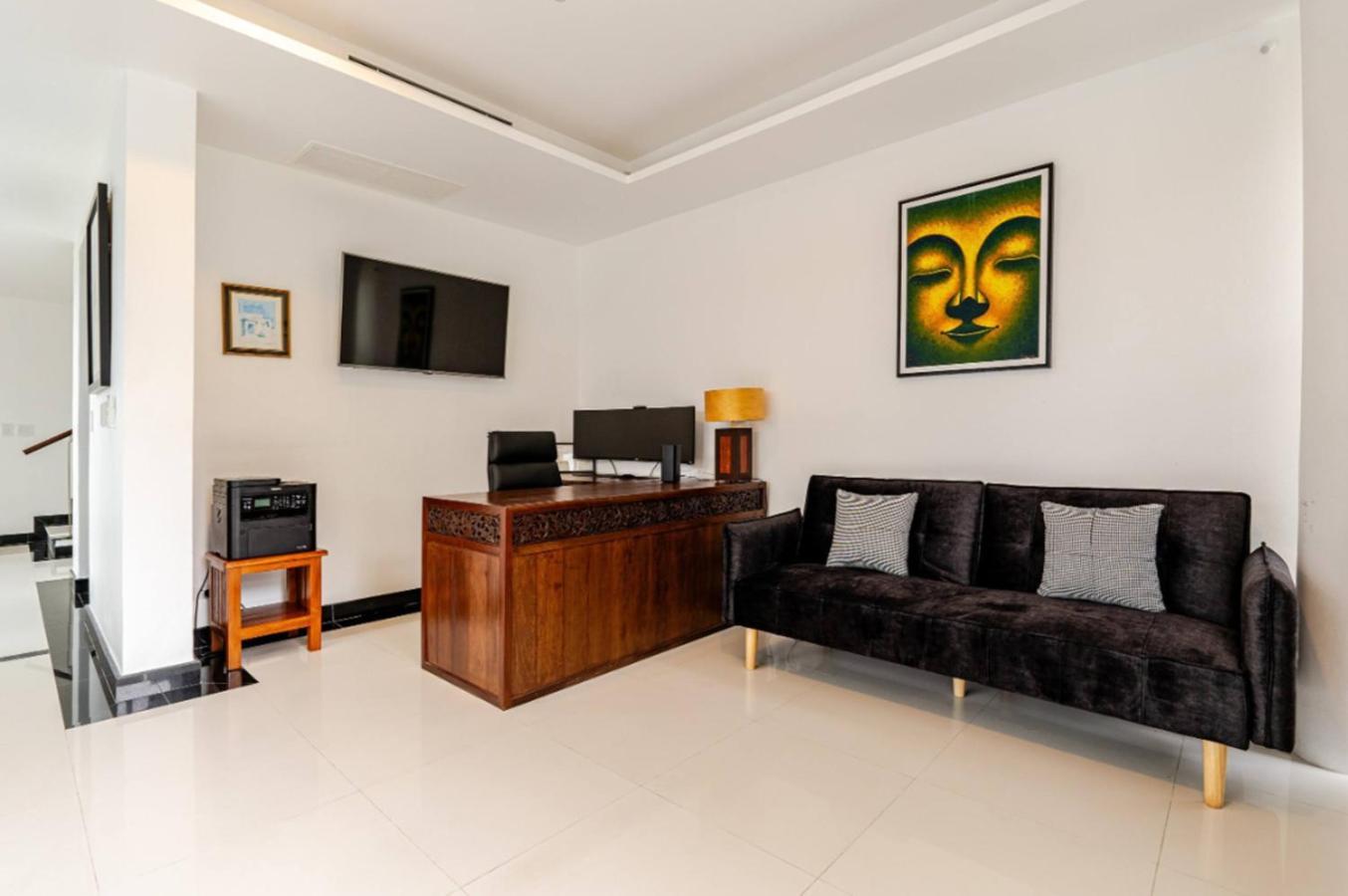 Kyerra 88-16 An Exquisite Mansion With Eclectic Interiors Vila *